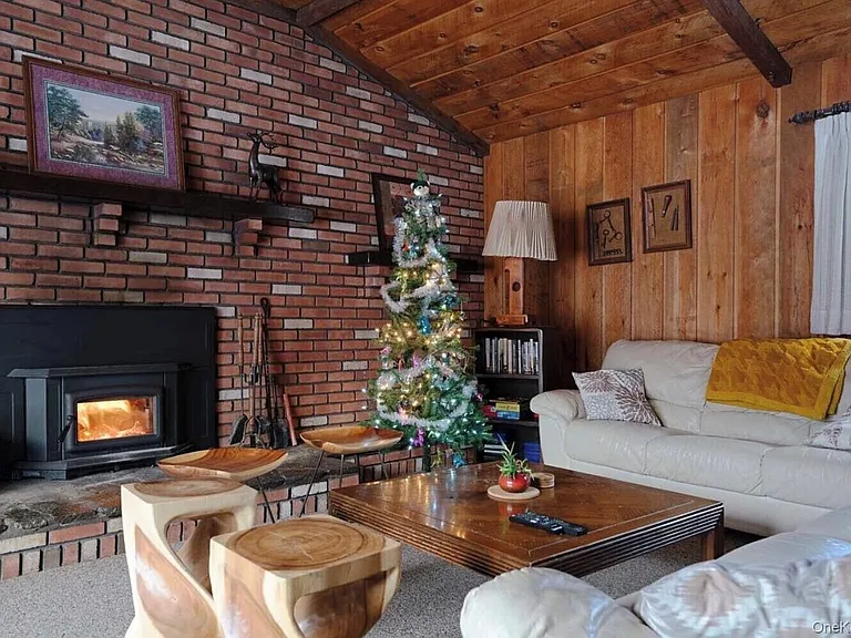 170 Maplecrest Rd — Photo 32