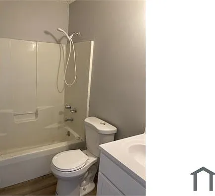 105 N Pine St — Photo 4