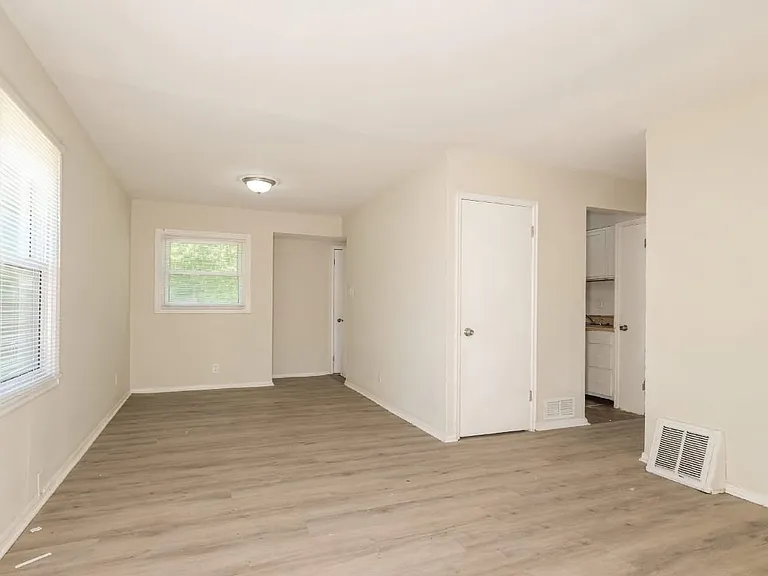 10301 Ross Cir — Photo 9