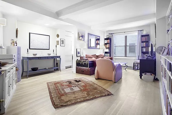 Rented by R New York | media 9