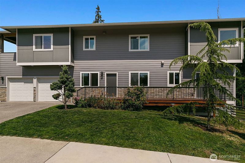 2nd image of 4608 223 Street SW