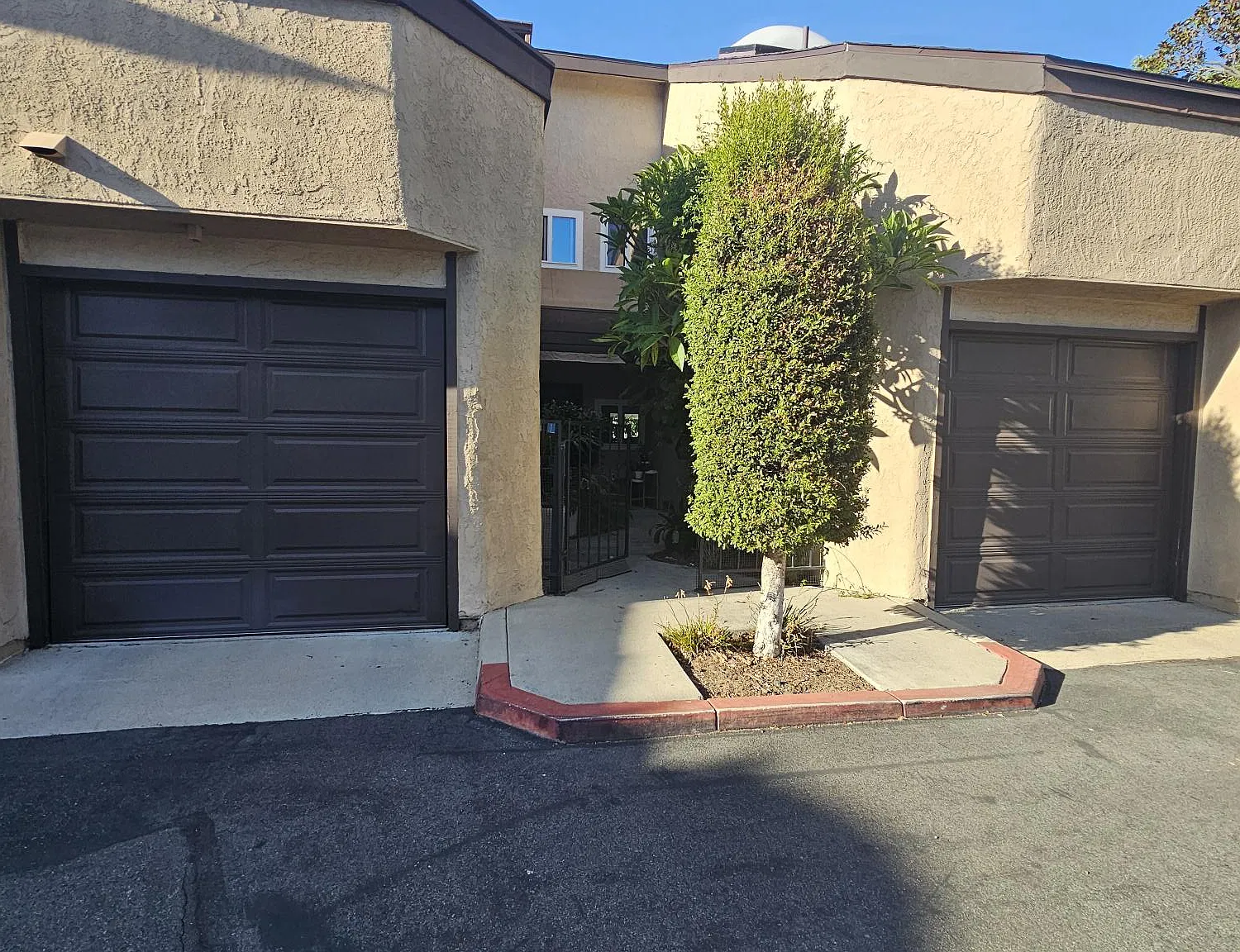 3 bed, 2.5 bath, 1806 sqft, $4,750 — Photo 2