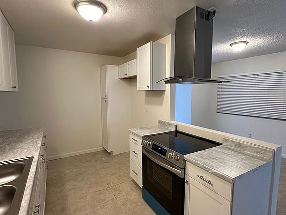 3rd image of 25498 Yolanda Ave