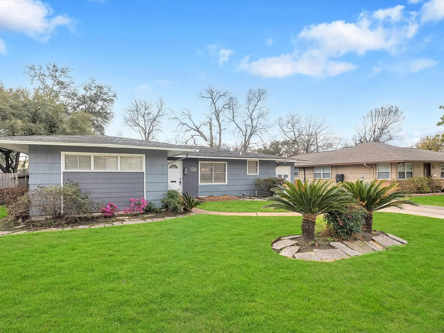 3 bed, 2.0 bath, 1420 sqft, $2,449 — Photo 2