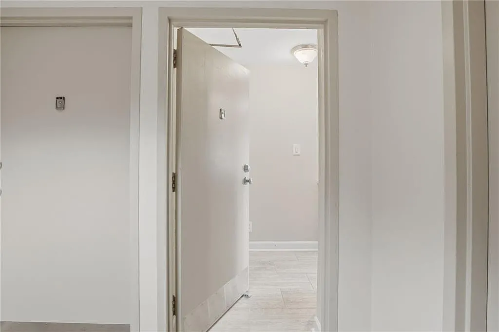 1 bed, 1.0 bath, 703 sqft, $2,000 — Photo 2