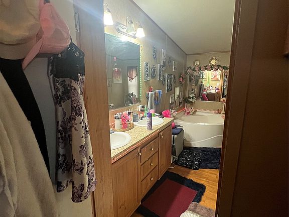5th image of 6057 Park Manor Dr