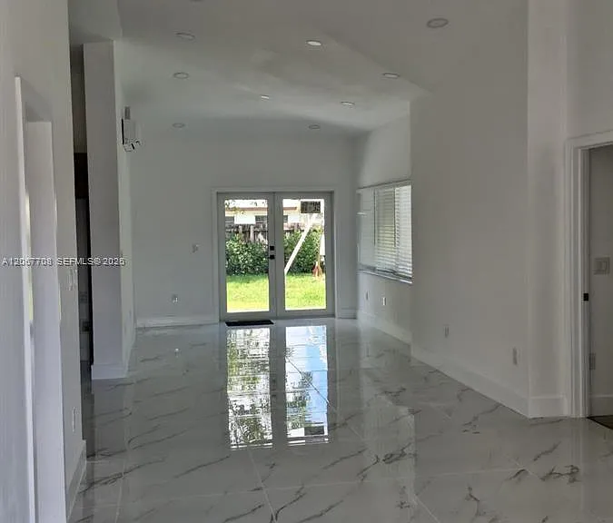 111 NE 45th St — Photo 8