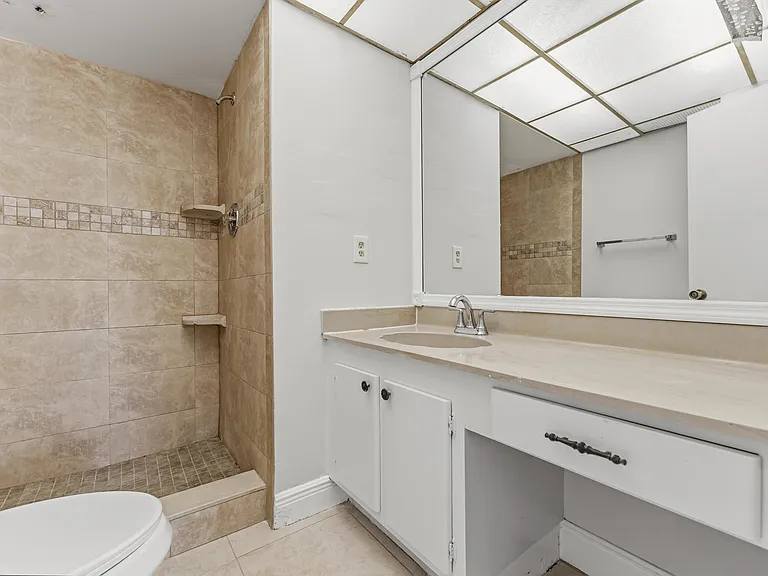 1638 Embassy Dr #208 — Photo 27