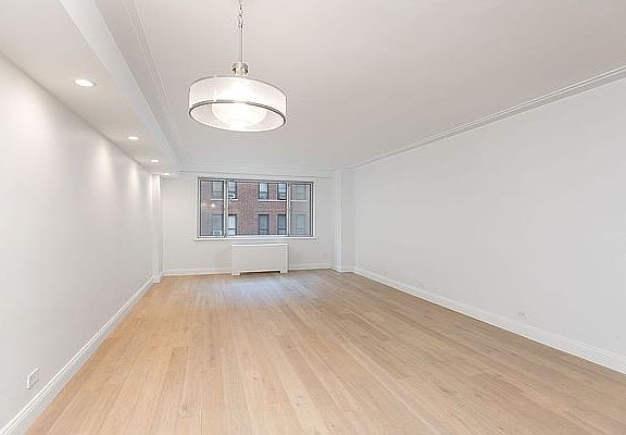 3rd image of 116 Central Park S APT 8A