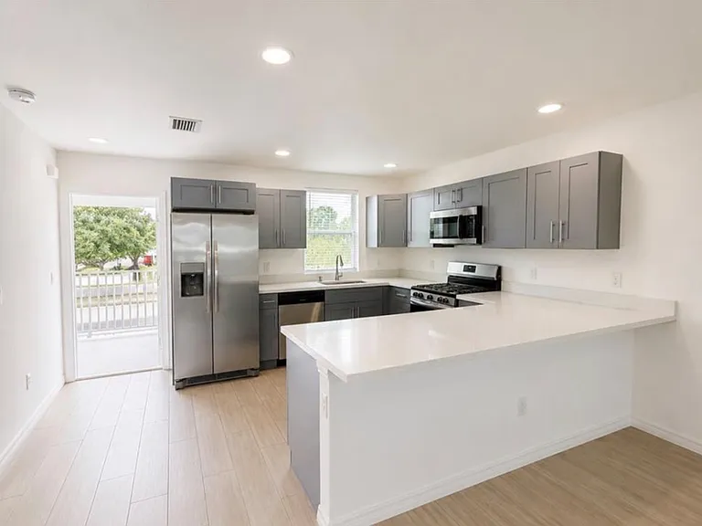 3815 Chiquita Blvd S #201 — Photo 9