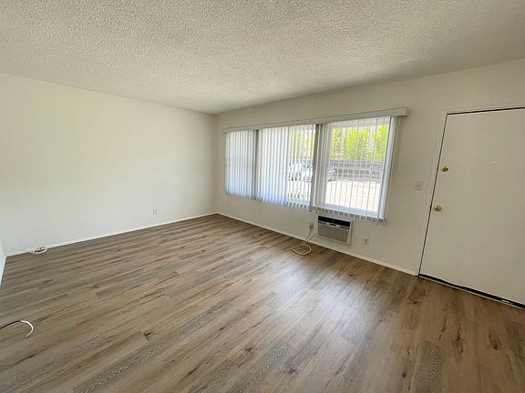 3rd image of 1723 Grismer Ave #B10