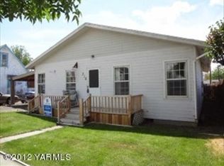 318 E Moxee Ave, Moxee, WA 98936