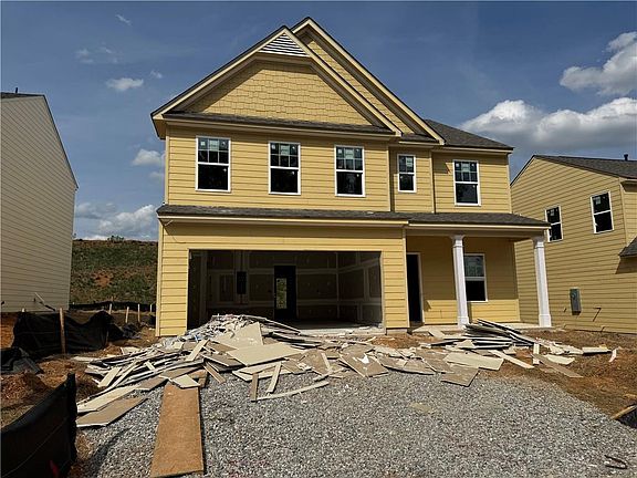 2nd image of 181 Bloomfield Cir
