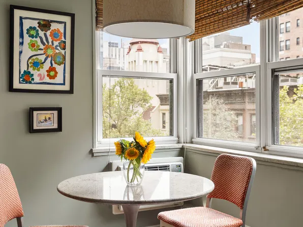 315 East 69th Street image 2 of 8