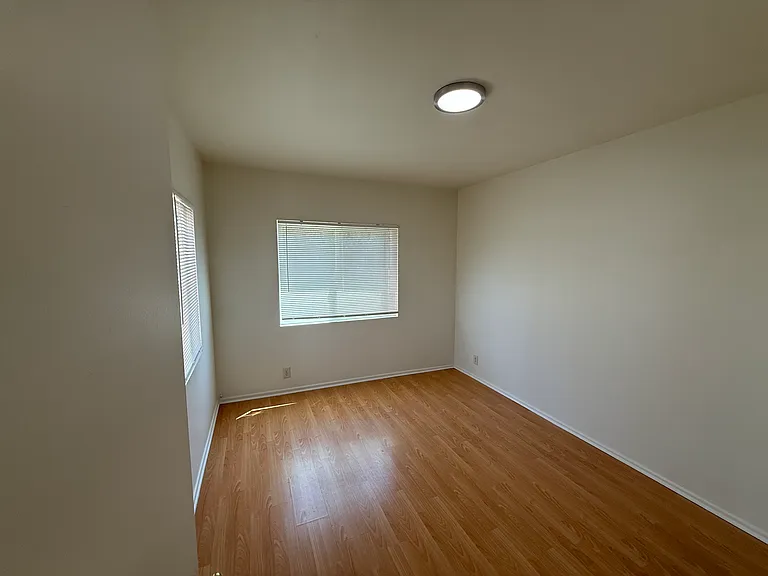 638 Dewey Ave #B — Photo 7
