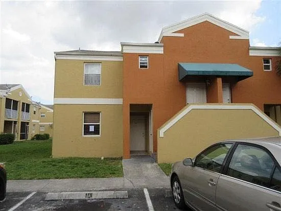 2 bed, 1200 sqft, $2,360 — Photo 3