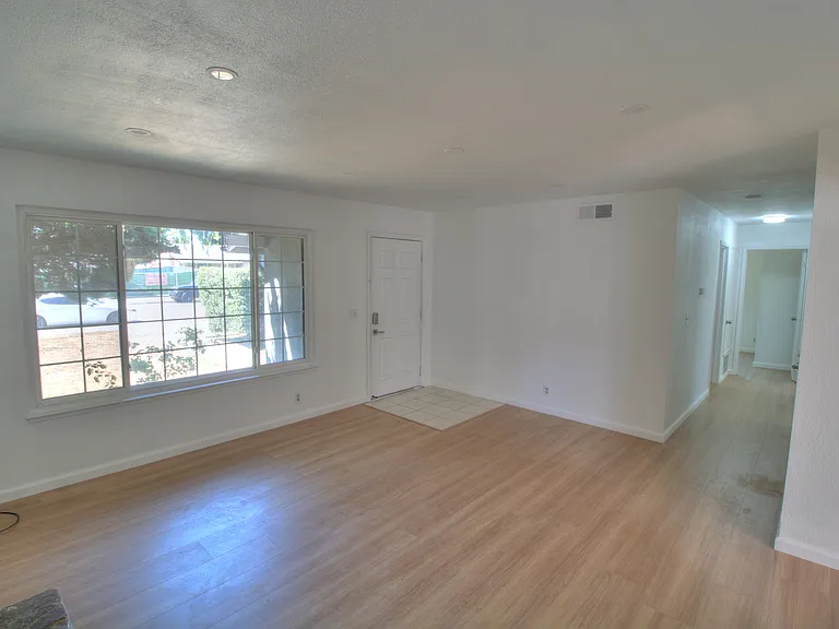 74 Avenida Espana — Photo 5