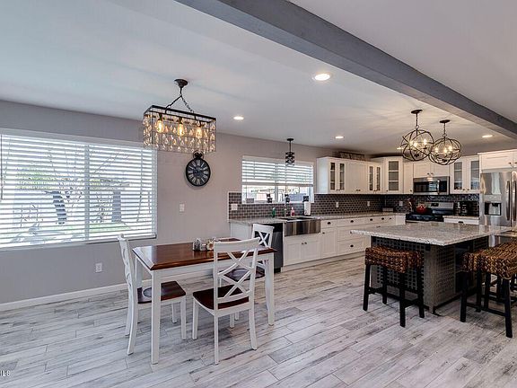 3rd image of 2509 S Palm Dr