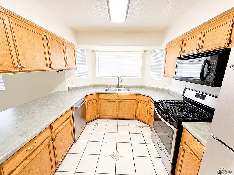 3016 W 24th Pl — Photo 9
