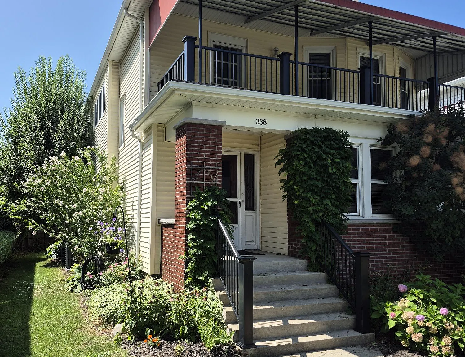 3 bed, 1412 sqft, $2,200 — Photo 2