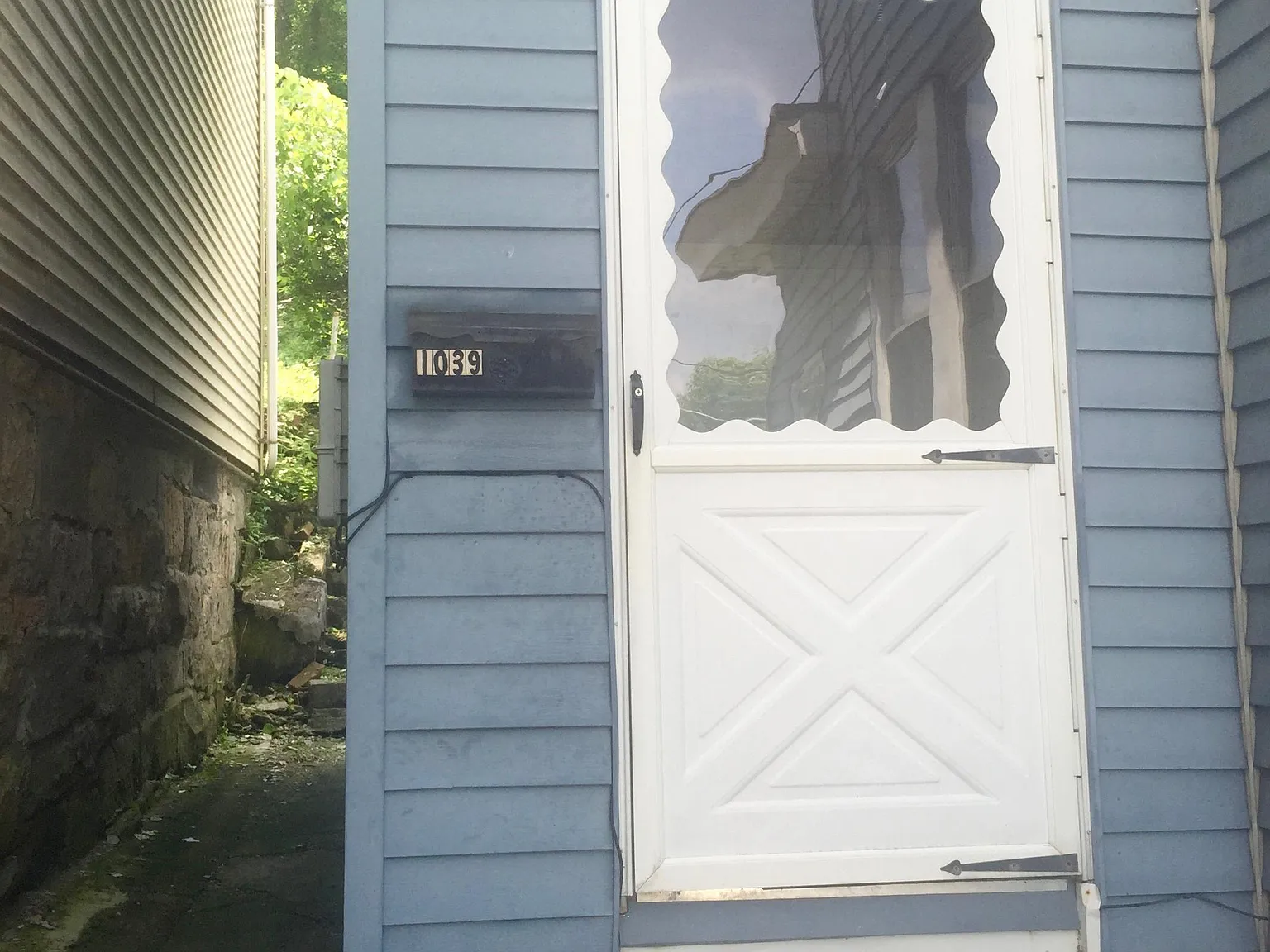 1039 Lind St — Photo 3
