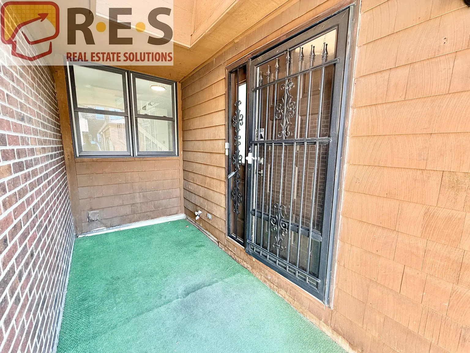 4 bed, 1713 sqft, $2,668 — Photo 2