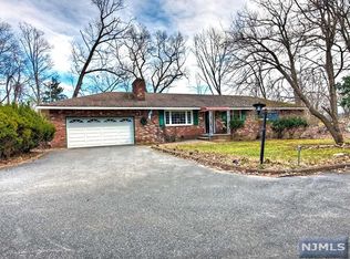 114 Hillside Dr E, Bloomingdale, NJ 07403