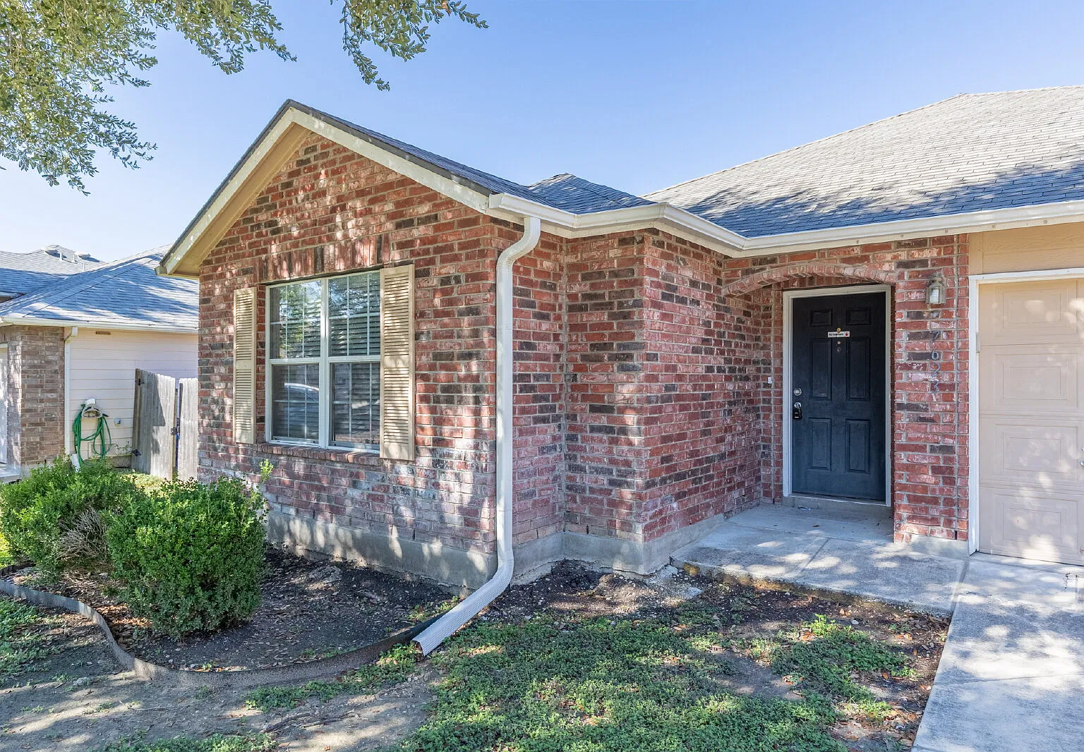 3 bed, 2.0 bath, 1551 sqft, $1,650 — Photo 3