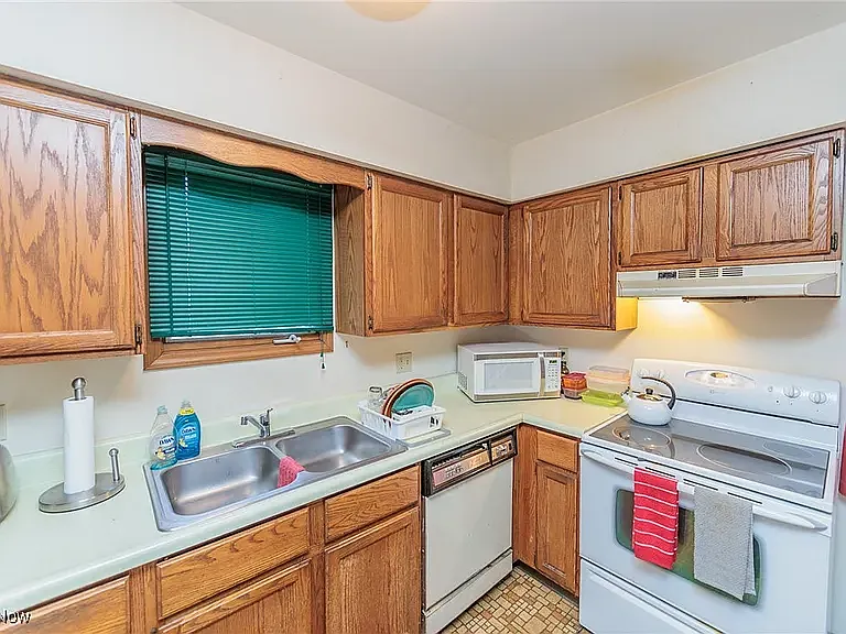 19021 Abby Ave — Photo 14