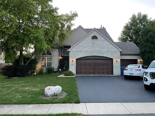 230 Remington Dr, Bartlett, IL 60103