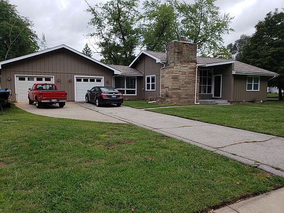 3rd image of 220 Emmett St E