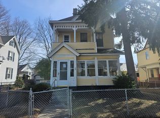 29 Yale St, Springfield, MA 01109