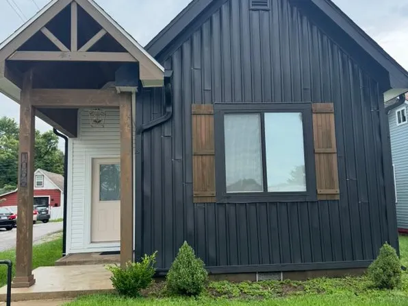 1058 S 10th St, Noblesville, IN 46060