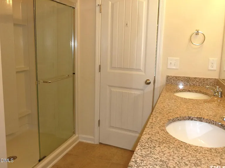 521 Denhoff Dr — Photo 6