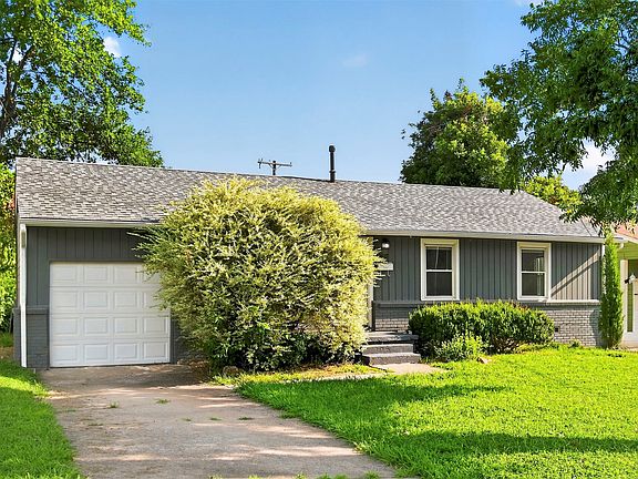 2nd image of 2127 W 46th Pl