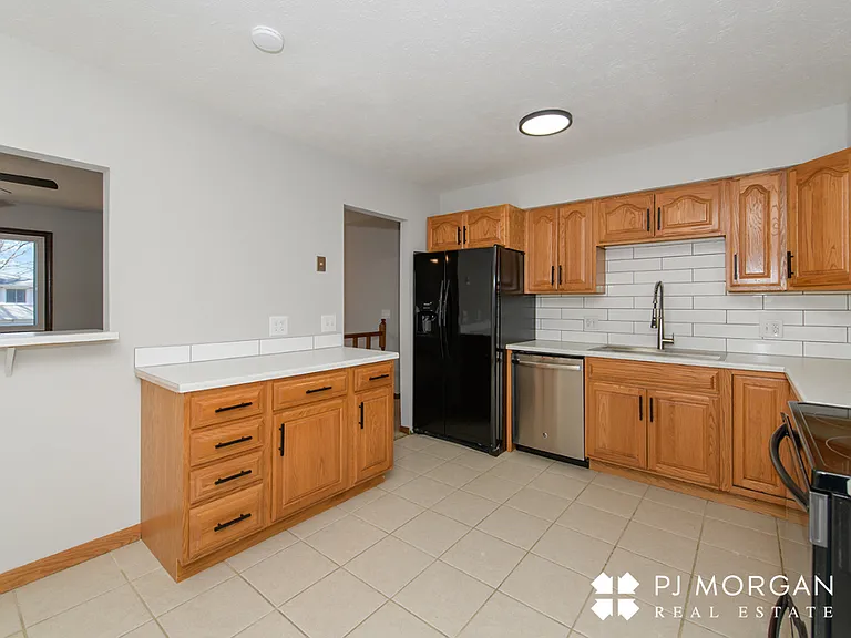 4107 N 213th Cir — Photo 3
