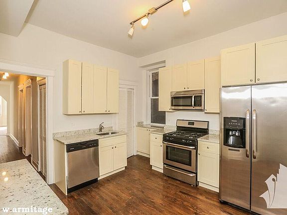 3rd image of 854 W Armitage Ave #1511