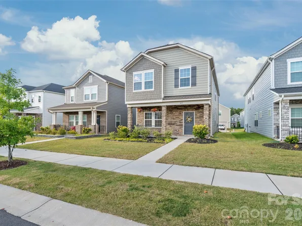 613 Cedar Knoll Cir, Pineville, NC 28134