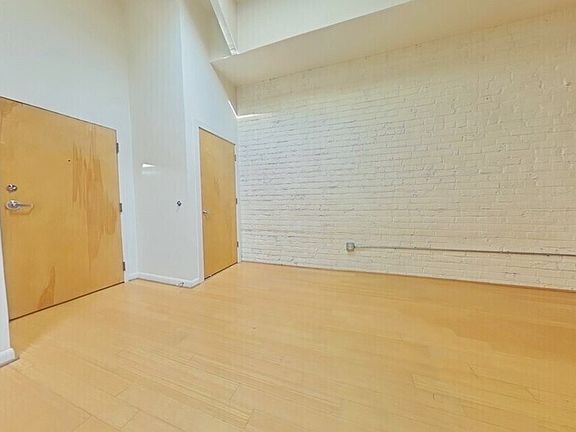 3rd image of 1011 W Marshall St #121
