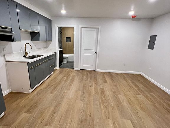 3rd image of 1334 N Las Palmas Ave #113