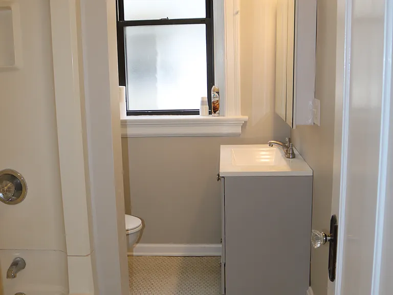 3821 Glenmore Ave #2 — Photo 15