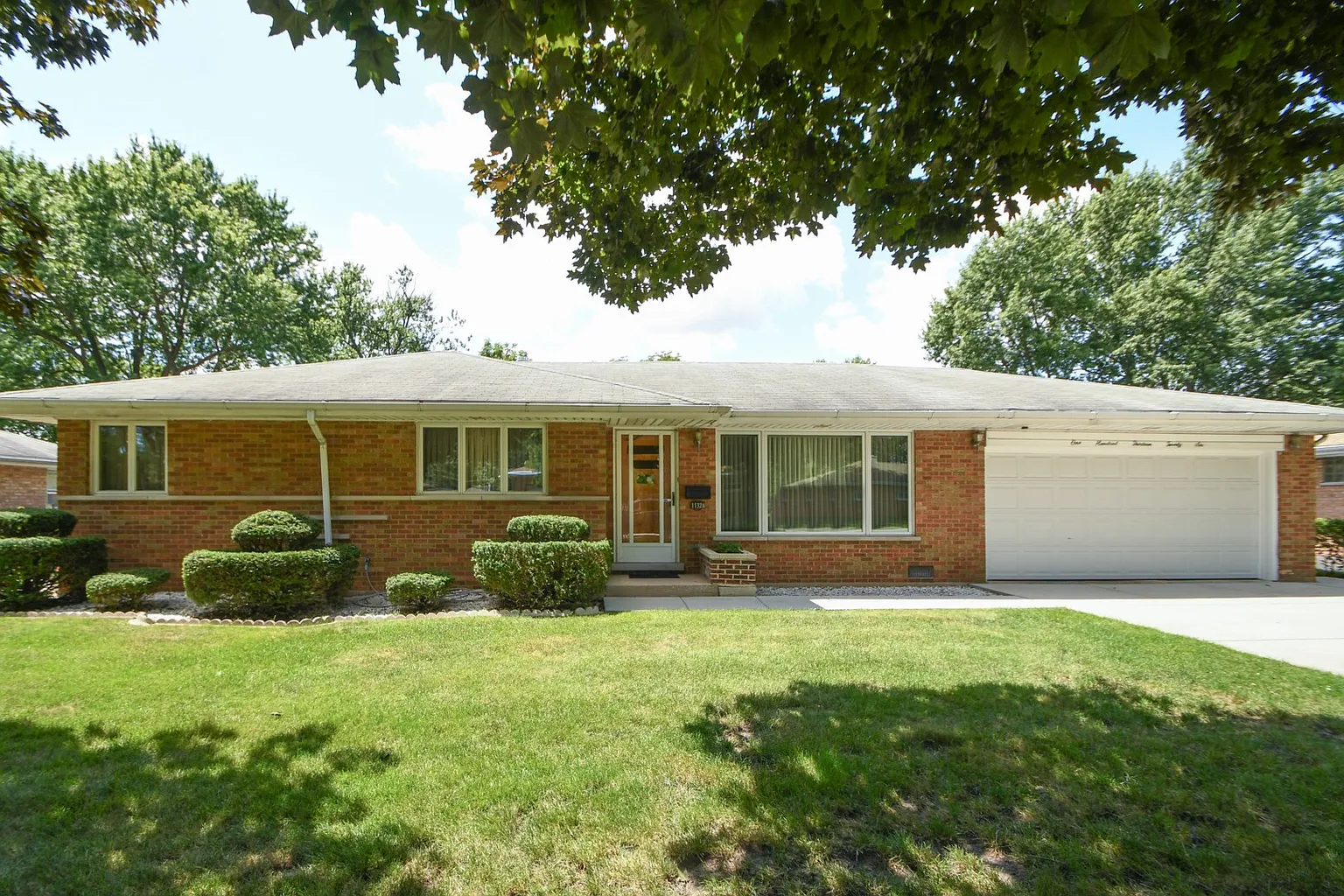 11326 S Neenah Ave photo 1