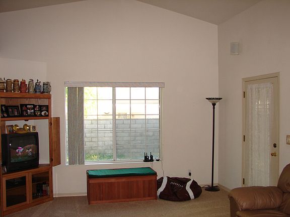Vaulted ceiling in main living area