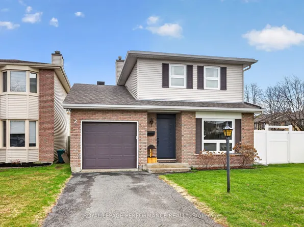 2 Canbury Cres, Ottawa, ON K2G 4L4