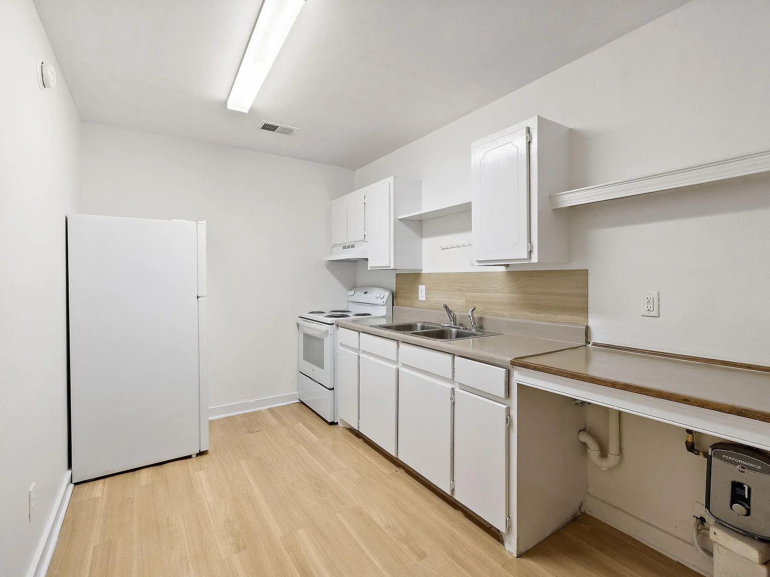 3 bed, 1.0 bath, 800 sqft, $1,795 — Photo 4