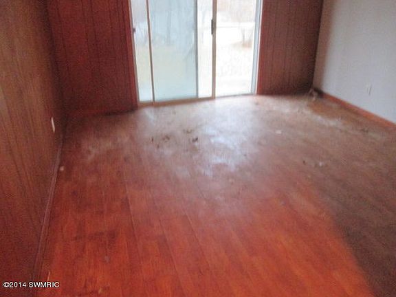 4th image of 821 Belton Ave