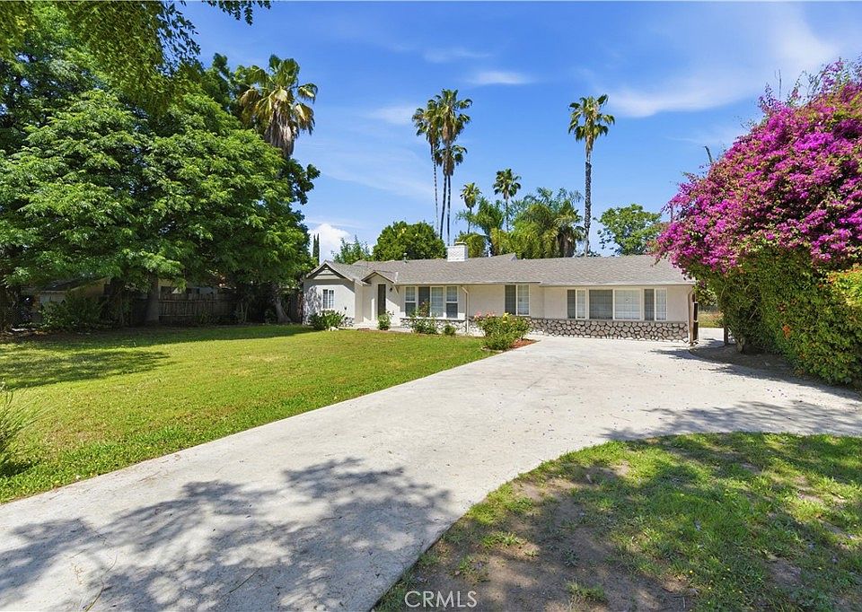 1st image of 17363 Saticoy St
