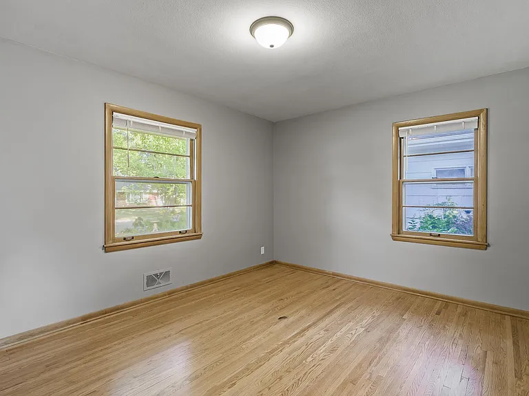 6339 Vincent Ave S — Photo 28