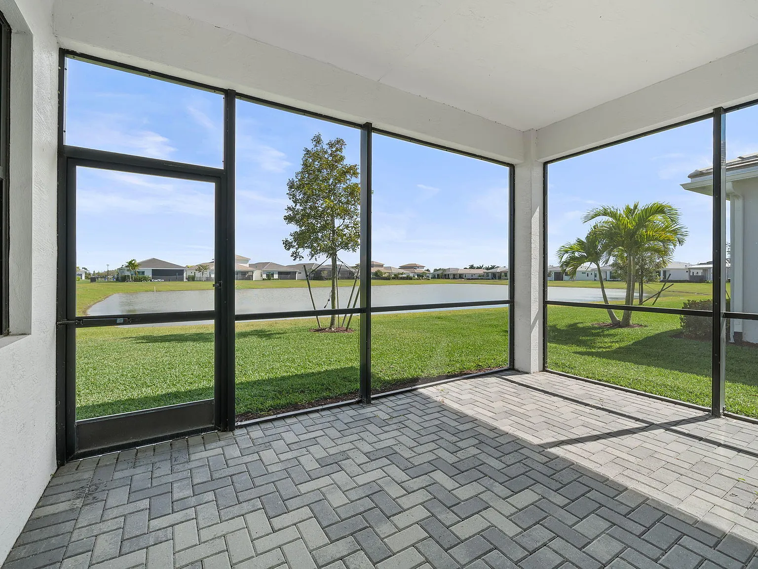 2 bed, 2.0 bath, 1677 sqft, $3,200 — Photo 2