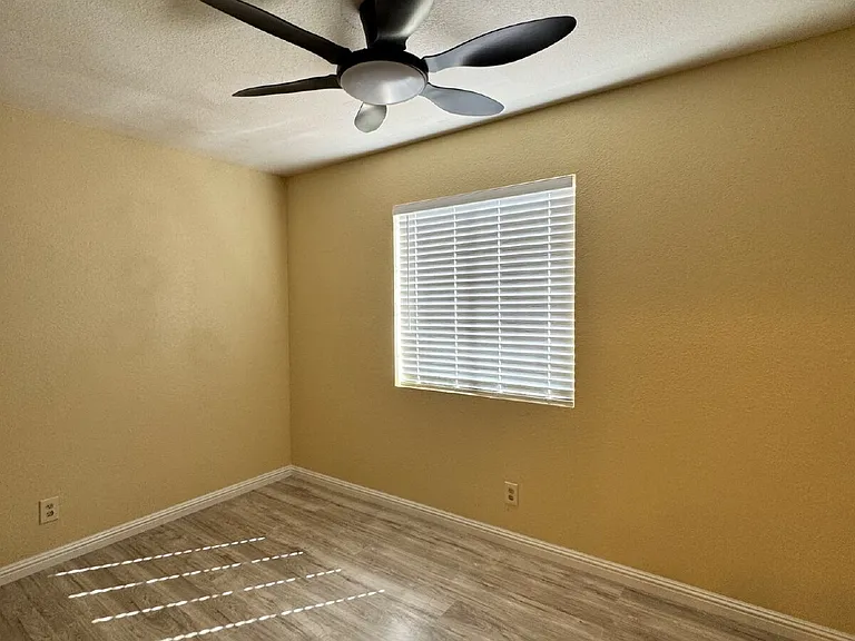 4300 El Como Way — Photo 4